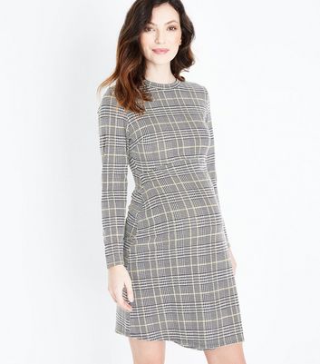 Maternité Robe noire à carreaux et manches longues 43UAJaqg