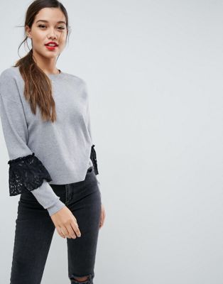 Pull coupe carrée avec manches ornées de dentelle TJ36dhI4